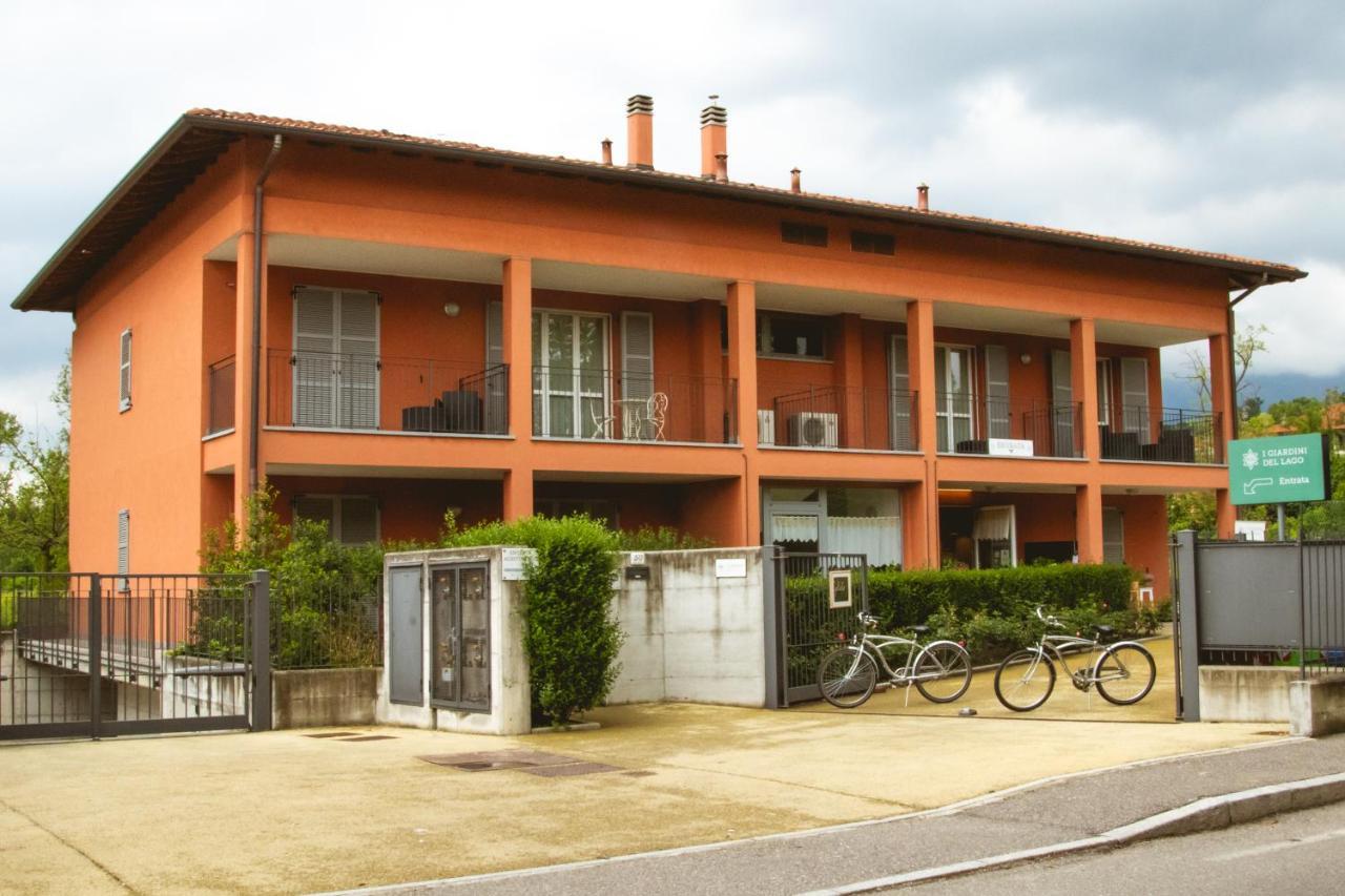 Agriturismo Familiare I Giardini Del Lago 瓦雷泽 外观 照片