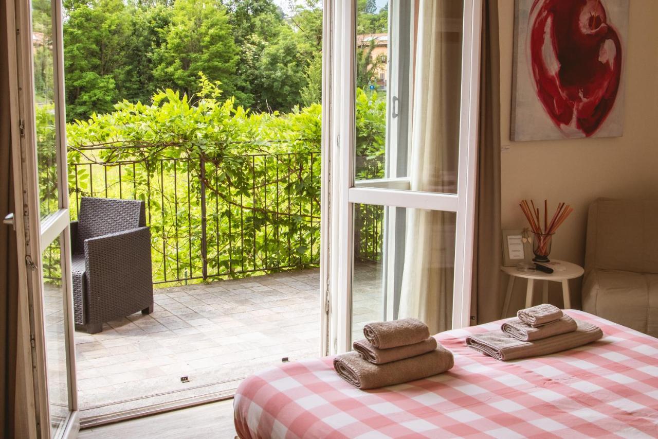 Agriturismo Familiare I Giardini Del Lago 瓦雷泽 外观 照片