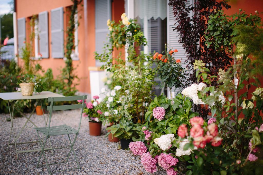 Agriturismo Familiare I Giardini Del Lago 瓦雷泽 外观 照片